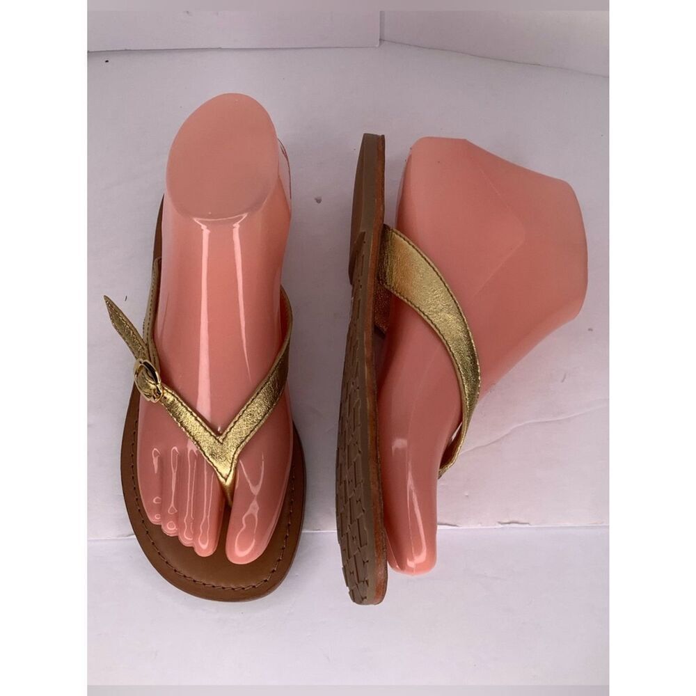 Larroude Mary Kate Gold Leather Flat Thong Flip Flops Sz 6 Coastal, Vacation,